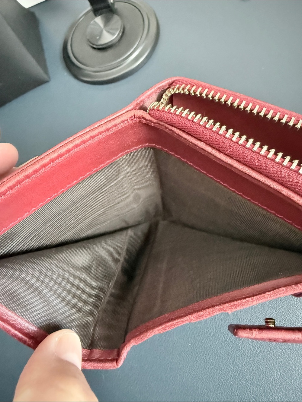 Red Gucci Embossed Compact Wallet - Picture 15 of 16